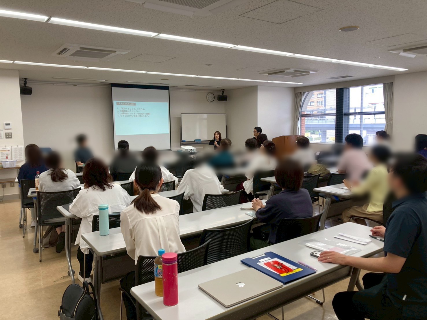 NPO法人れおん場面緘黙研修の様子（講師：井森萌子・仁藤二郎）