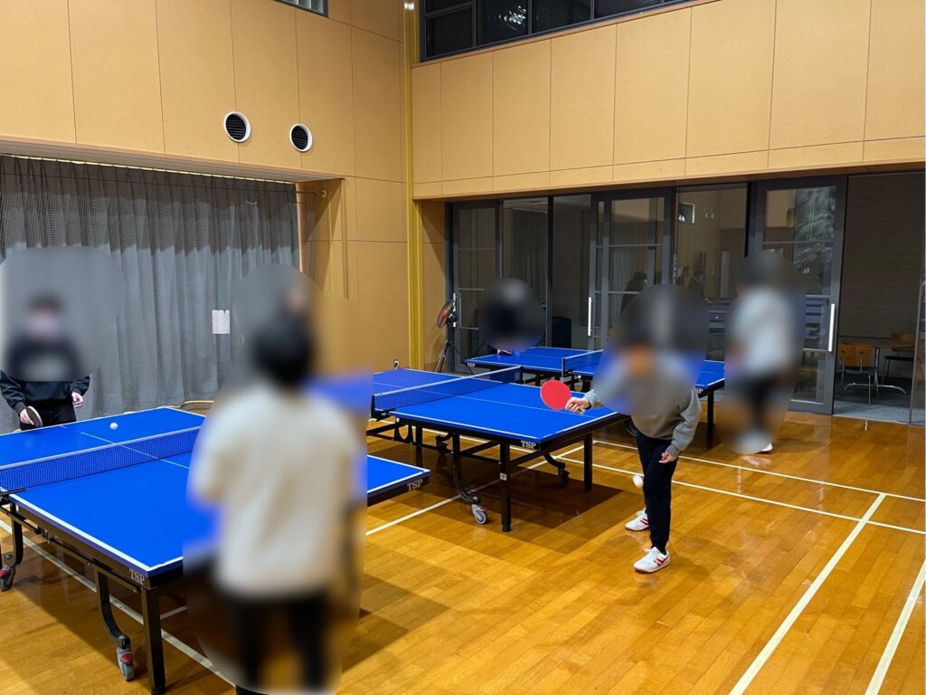 岐阜市ハートフルスクエアGで行われたレクサークルの卓球の様子