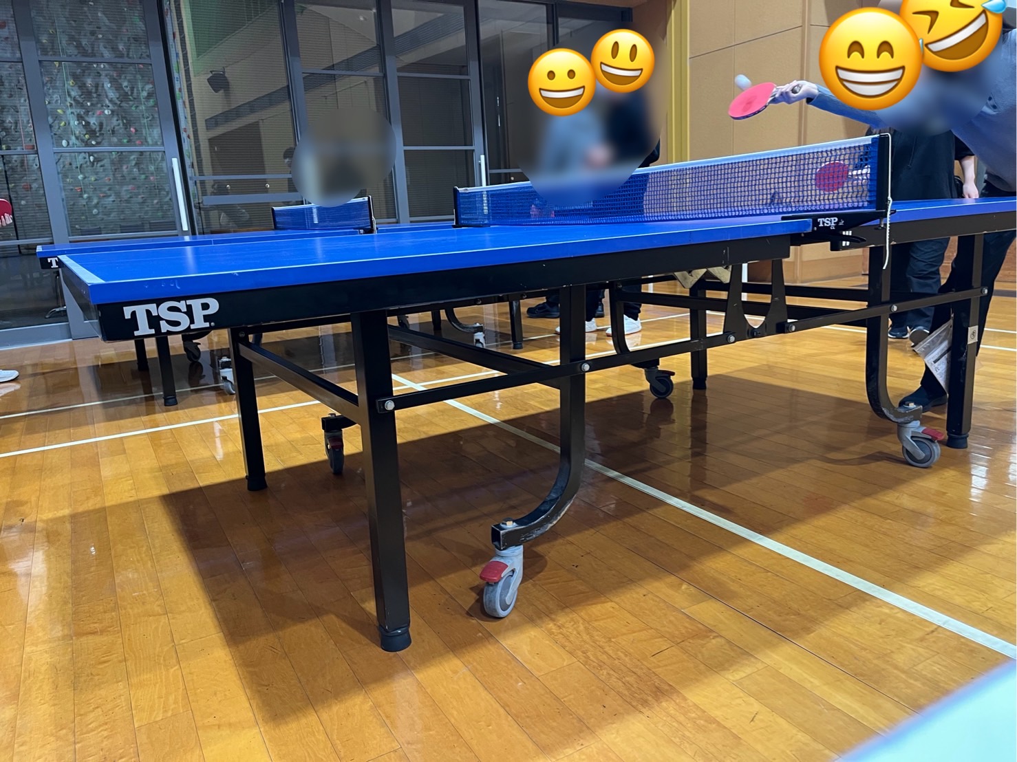 岐阜市ハートフルスクエアGで開催されたレクサークルの卓球の様子