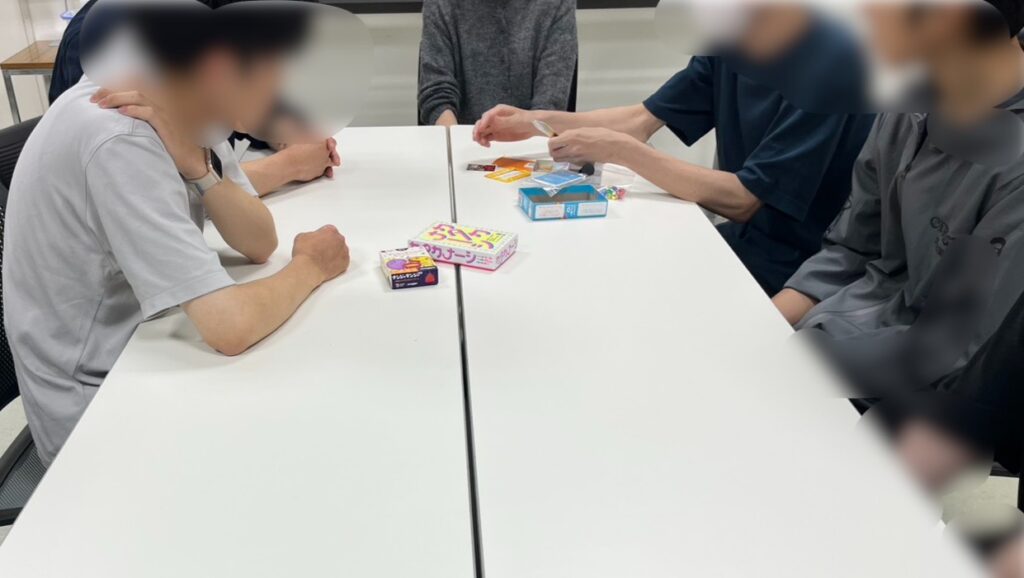 NPO法人れおんサークル活動で卓球をする様子